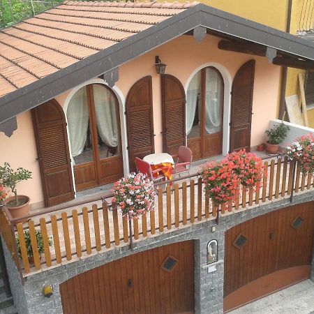 Chalet Con Piscina Garzeno Exterior photo