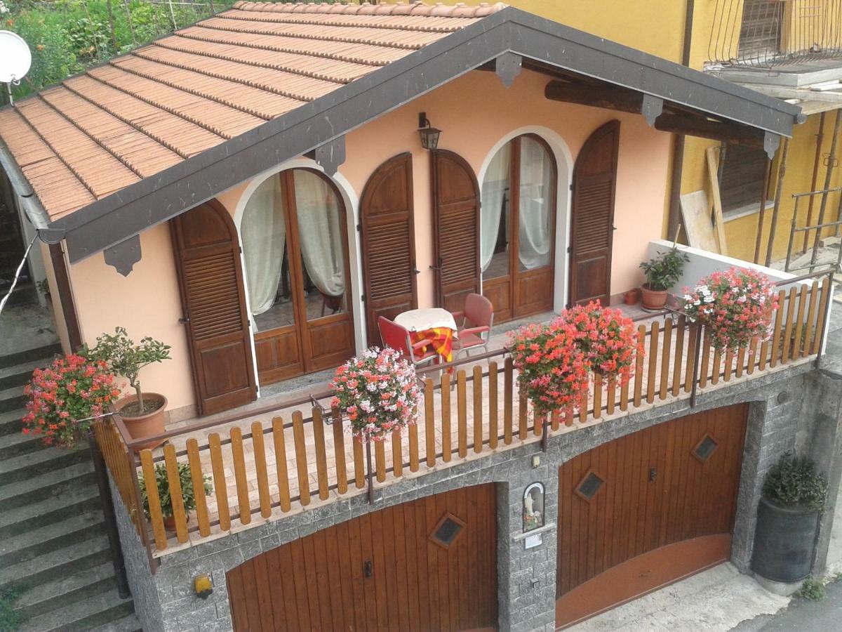 Chalet Con Piscina Garzeno Exterior photo