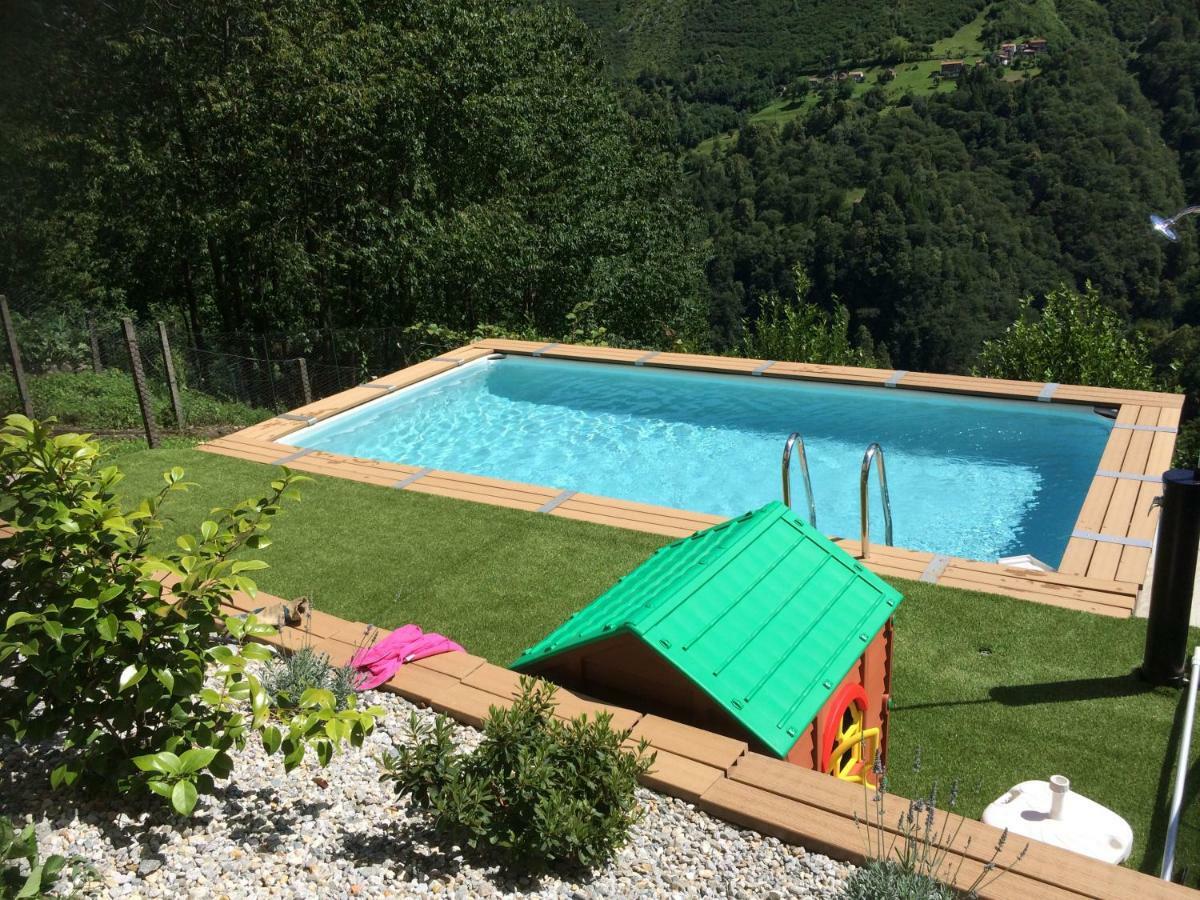 Chalet Con Piscina Garzeno Exterior photo