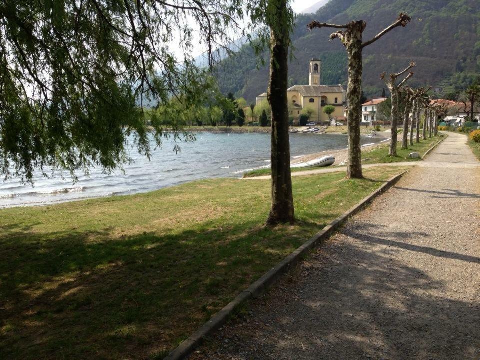 Chalet Con Piscina Garzeno Exterior photo
