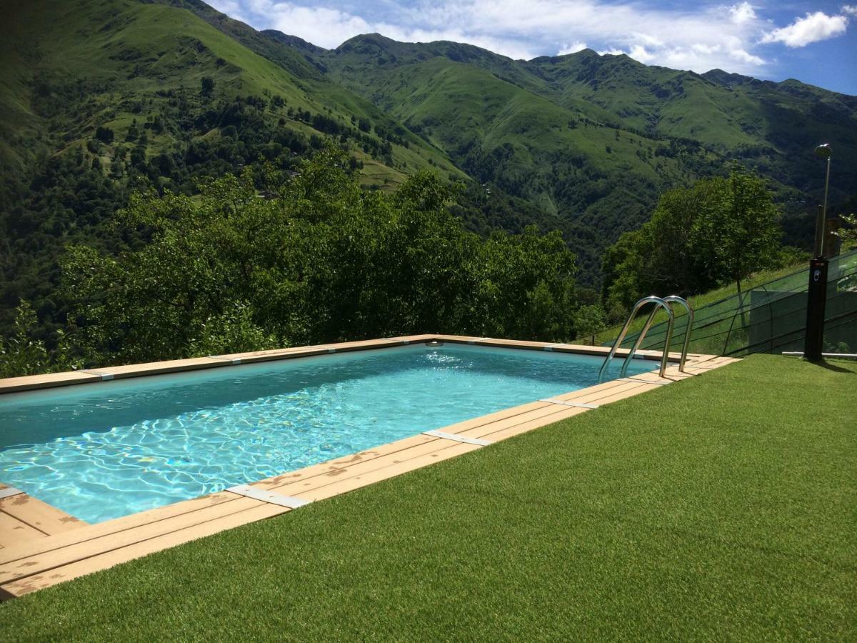 Chalet Con Piscina Garzeno Exterior photo