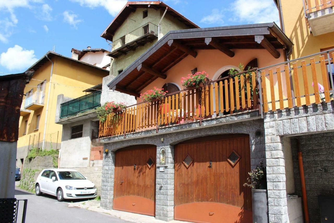 Chalet Con Piscina Garzeno Exterior photo