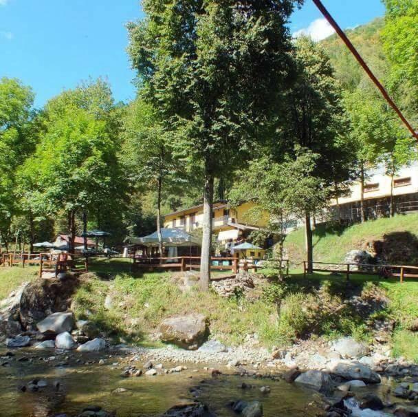 Chalet Con Piscina Garzeno Exterior photo